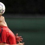 xherdan-shaqiri-do-basel-equilibra-a-bola-durante-treino-do-time-suico-que-se-prepara-para-enfrentar-o-otelul-galati-pela-liga-dos-campeoes-1315928445367_956x500