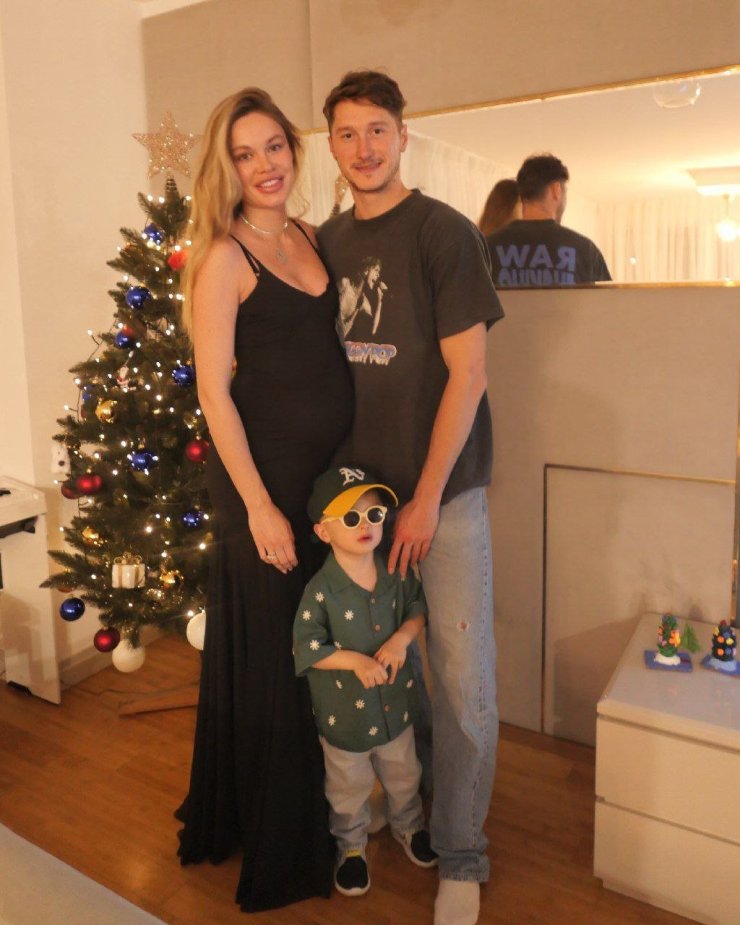 Ronaldo mostrou fogos de artifício a Georgina, Bystrov descansou debaixo da árvore de Natal. Como os jogadores de futebol comemoraram o Ano Novo