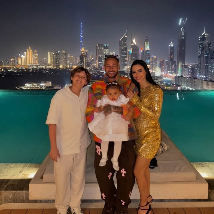 Ronaldo mostrou fogos de artifício a Georgina, Bystrov descansou debaixo da árvore de Natal. Como os jogadores de futebol comemoraram o Ano Novo