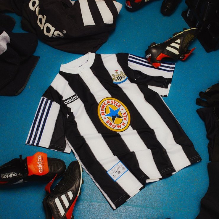 Adidas menerbitkan kembali perlengkapan retro Newcastle