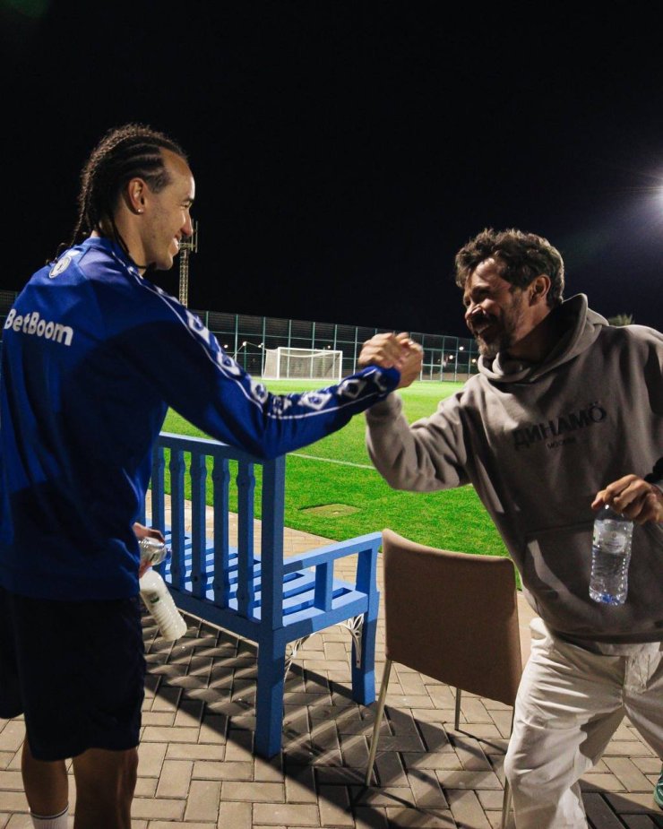 O ator Derevianko se encontrou com o Dínamo em um campo de treinamento no Catar