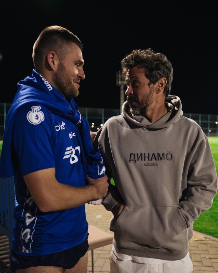 O ator Derevianko se encontrou com o Dínamo em um campo de treinamento no Catar