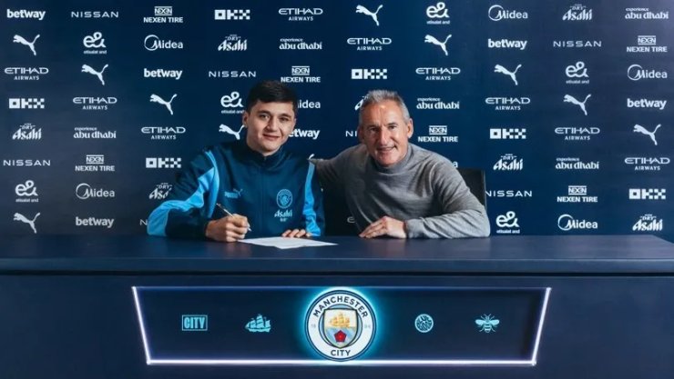 Le footballeur ouzbek Khusanov a déménagé à Manchester City