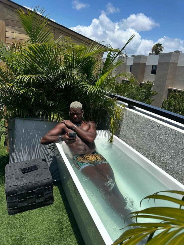Fabregas congratulated his wife on her 50th birthday, Holand found lobsters. How the players spent this week