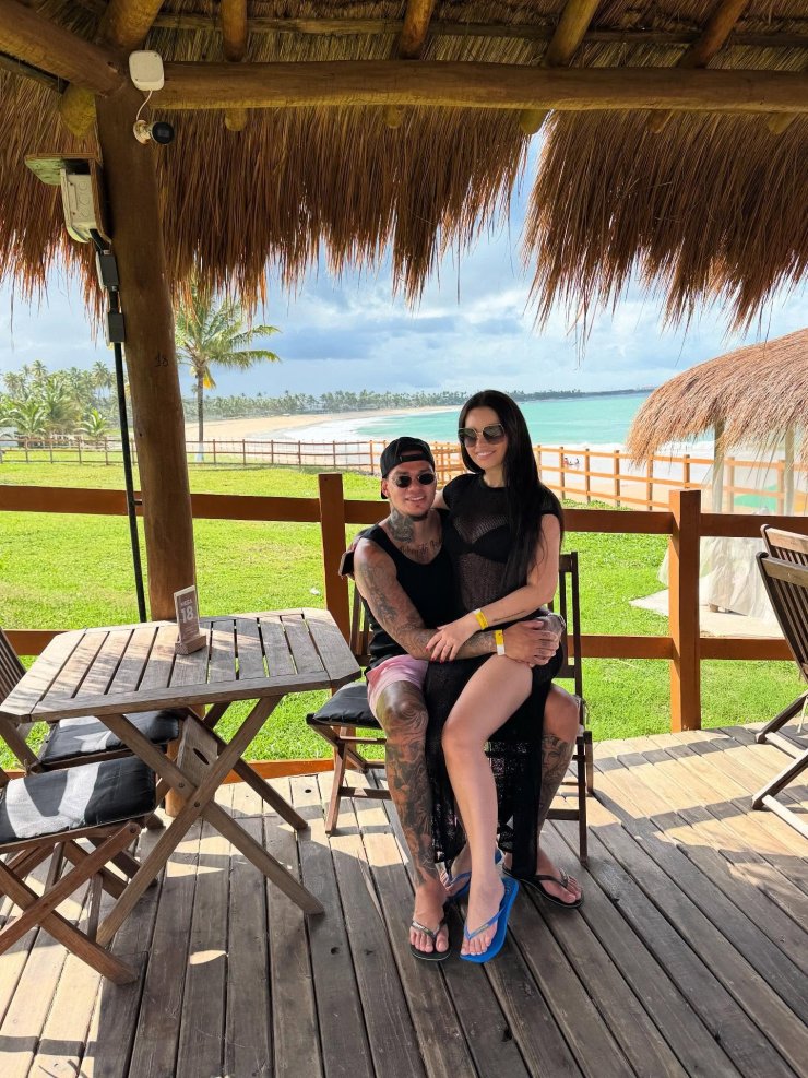 Fabregas congratulated his wife on her 50th birthday, Holand found lobsters. How the players spent this week