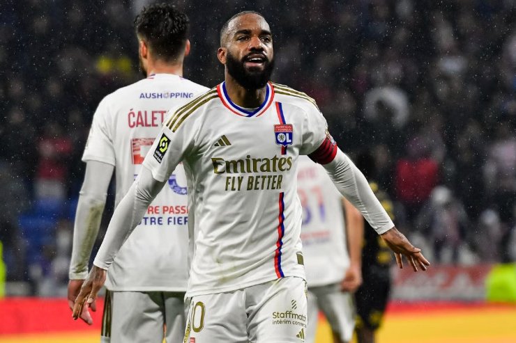 Le célèbre club a été expulsé dans la deuxième ligue. Lyon a 500 millions d'euros et un propriétaire peu fiable