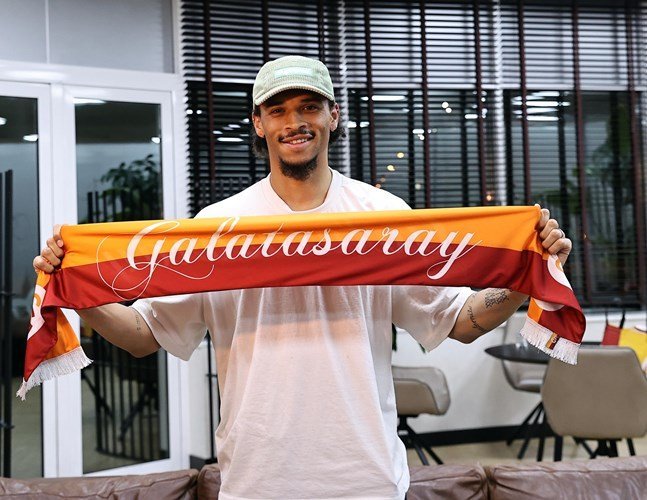 Sanya s'est envolé pour la Turquie pour signer un contrat avec Galatasarai
