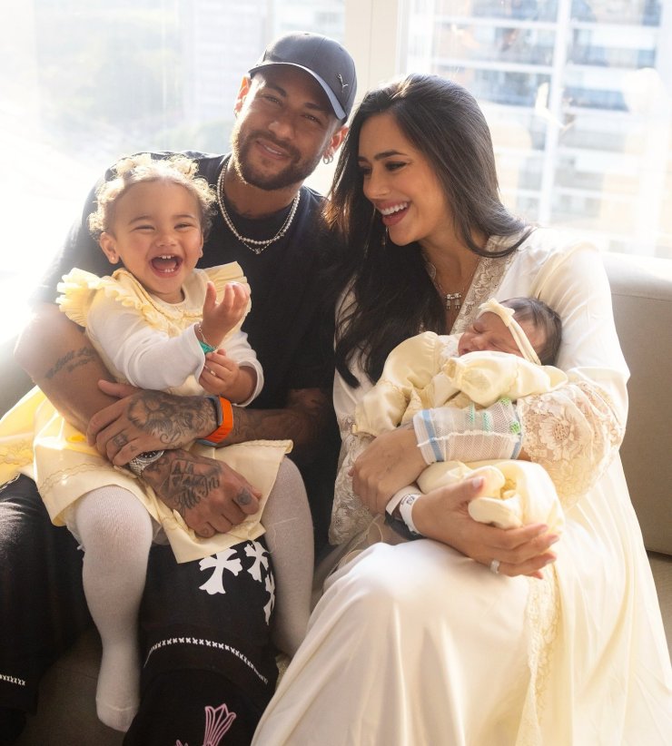 Neymar est né une fille, Ronaldo a conduit Georgina sur un yacht. Comment les joueurs ont passé cette semaine