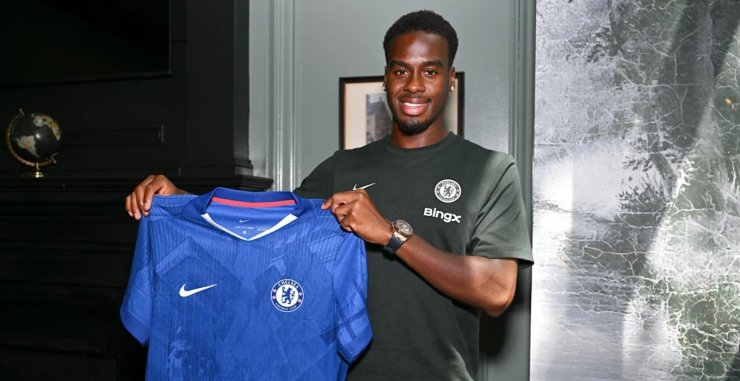 Chelsea a annoncé le transfert de l'ailier Borussia Dortmund Bayno-Hittens
