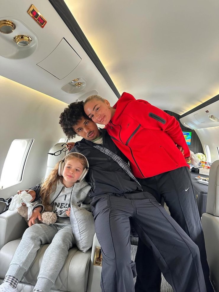 Neymar est né une fille, Ronaldo a conduit Georgina sur un yacht. Comment les joueurs ont passé cette semaine