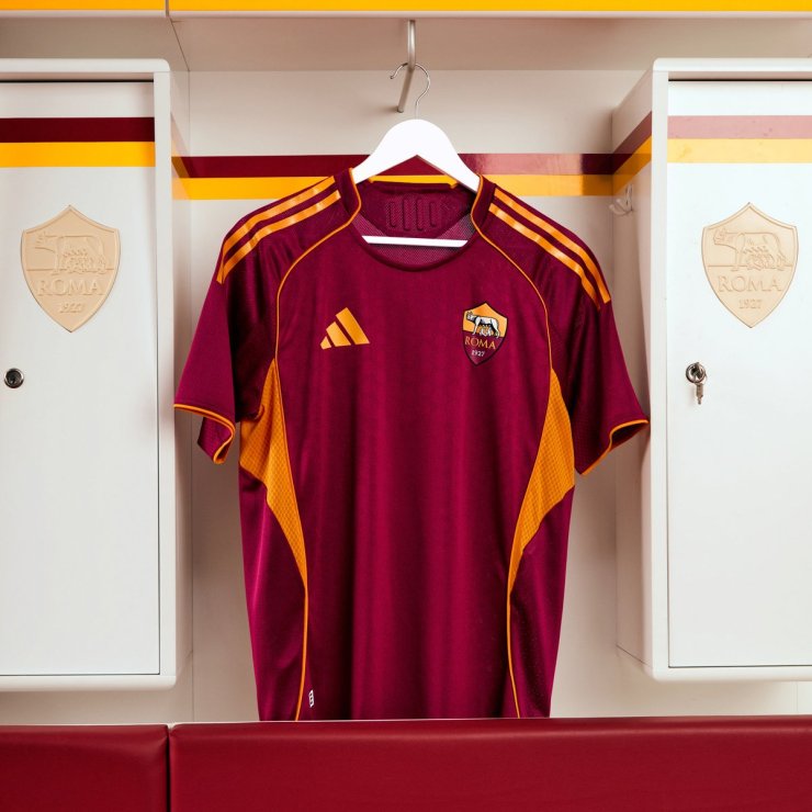 Roma a introduit la forme à domicile pour la saison suivante