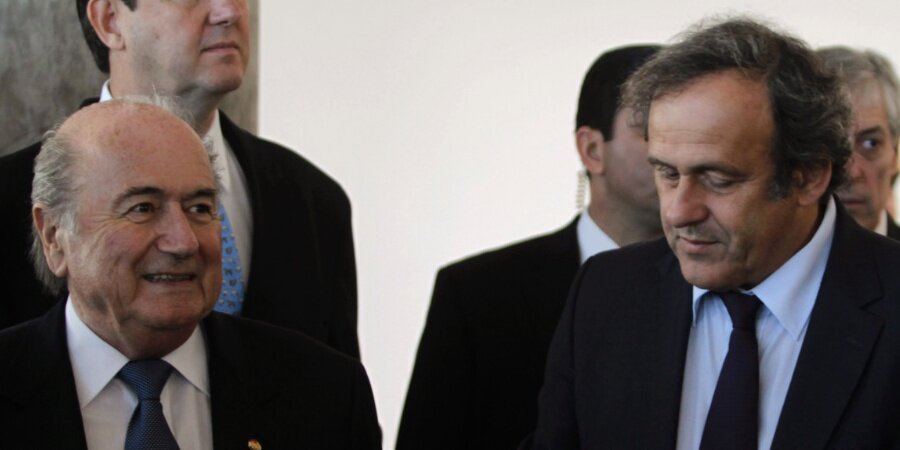 joseph-blatter-michel-platini-e-julio-grondona-durante-o-congresso-da-fifa-em-zurique-01052011-1306931288712_1024x768