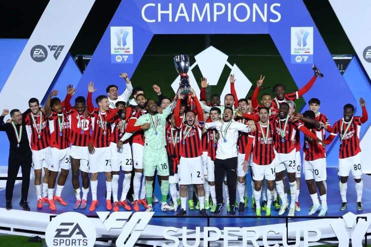 Milan avec le trophée