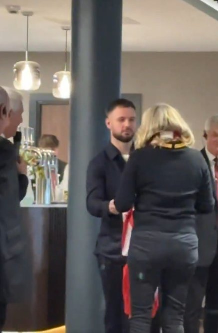 La mère d'un fan de Southampton remporte un prix pour avoir prédit une défaite 0-5