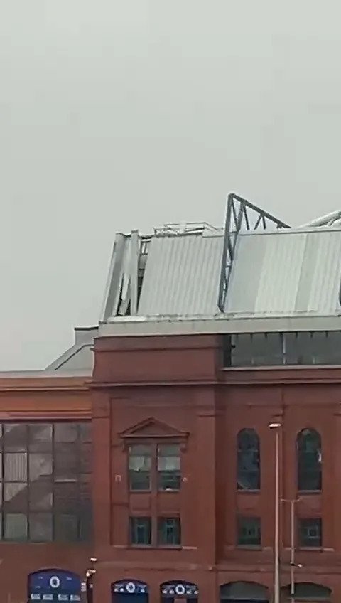 Le toit du stade des Rangers a été endommagé à cause du vent