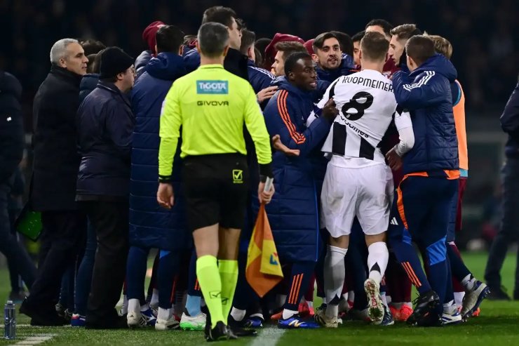 Motta et Vanoli ont été expulsés après un affrontement entre les bancs de la Juventus et du Torino