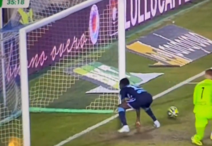 Un joueur de la Sampdoria se fait passer pour un singe en réponse aux chants racistes