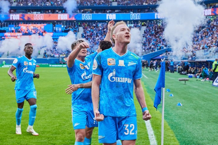 Les principaux assistants de Zenit sont les concurrents du RPL. Semak est proche du septième titre consécutif