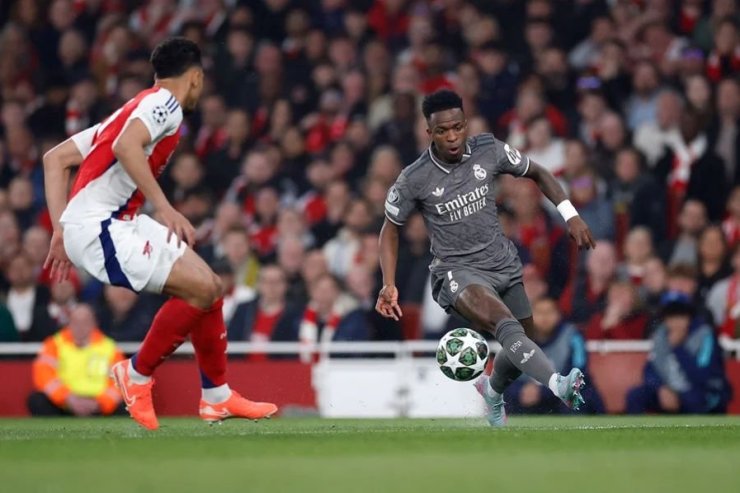 Vinisius dans un match avec Arsenal