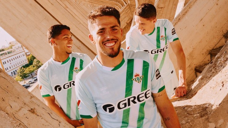Betis a présenté un ensemble de sorties de sortie pour la saison suivante