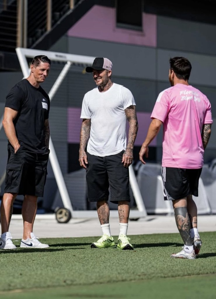 Fernando Torres et David Beckham ont assisté à la formation